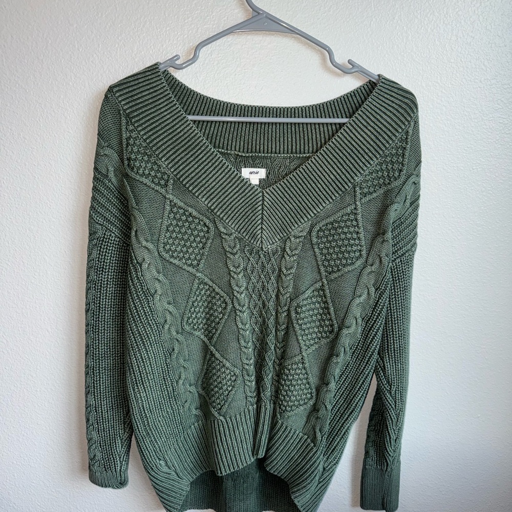 Elegant Olive V-Neck Cable Knit Sweater